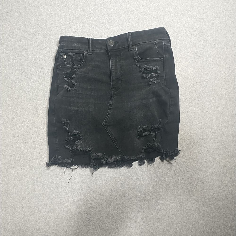 Women American Eagle Black Raw Edge Distressed Next Level Stretch Skirt Size 4.